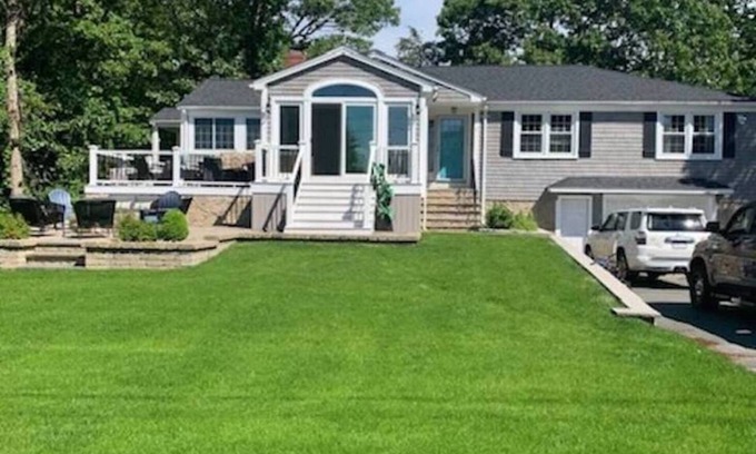Buzzards Bay Casa | Steps to the Beach ! Charming 3-4-bedroom updated home in desirable Gray Gables!