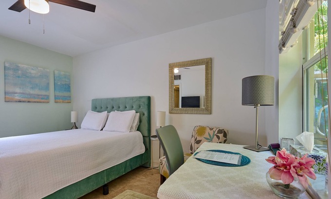 Boca Raton Casa | Pasos a la playa! Aislado, "Retiro de playa"!