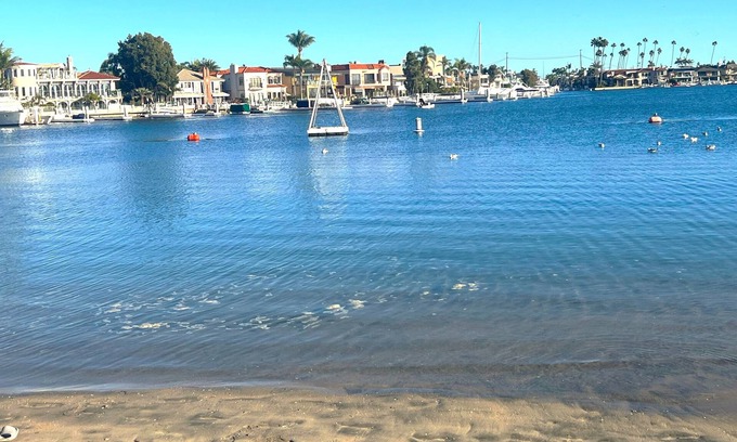 Belmont Shore Casa | Steps to the water, 2bd/2ba bay retreat, sleeps 6, AC, parking! All new & clean.