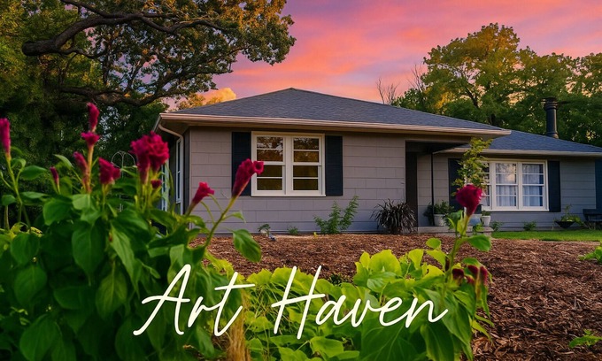 Denton Casa | Art Haven: Immersive Art Stay