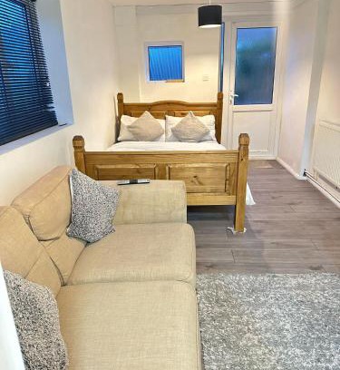 Stevenage Casa | Stevenage Studios - Master Suite