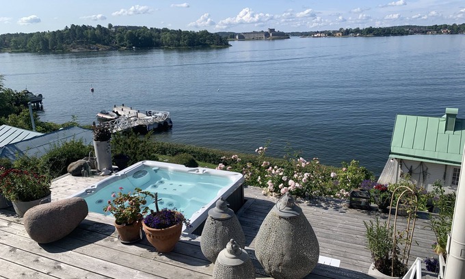 Vaxholm Casa | Estocolmo. Fantástica agua de mar con sauna y jacuzzi para asientos para 11-12 personas