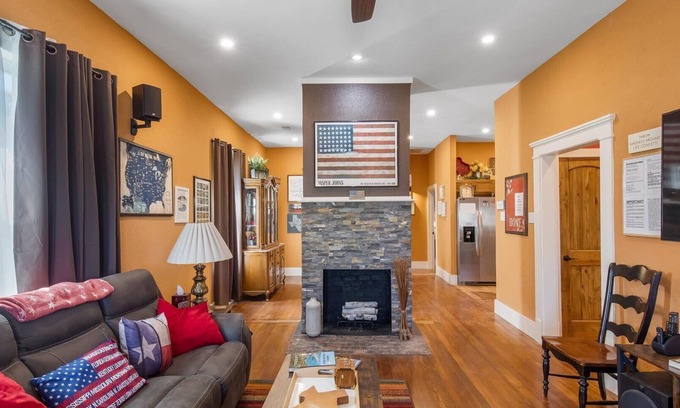 Fort Worth Casa | Stockyards-3/4 mile away!-Sleeps 8-Americana House, TCU close by