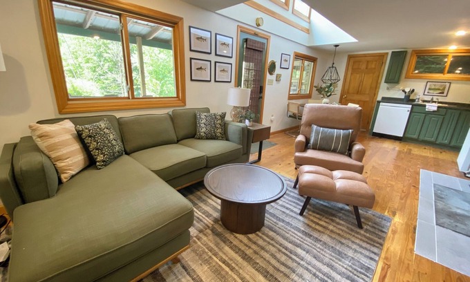 Bellefonte Cabaña | Stone Creek Cottage: PSU Creekside home on Spring Creek