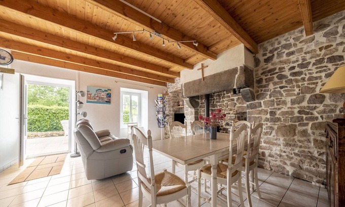 Saussey Casa | Cabaña de piedra en Saussey con bonito jardín