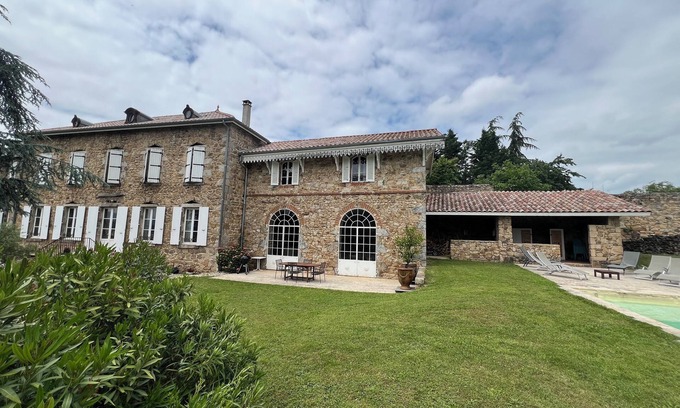 Les Perrieres Casa | Stone house with large volumes, swimming pool, jacuzzi, garden, games room
