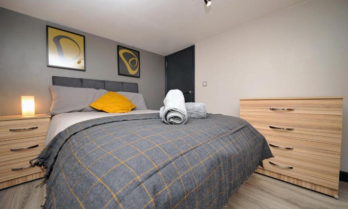 Castle Apartamento | Stone's Throw City Centre - TV in every Bedroom!
