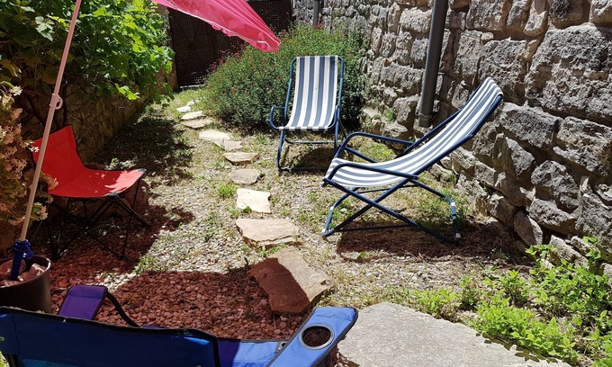 Issirac Casa | Stone village house, pets welcome.