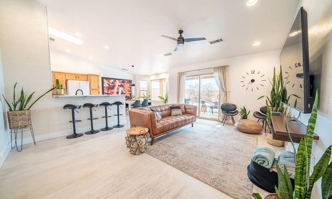 Page Casa | Stonecliff Escape Sum