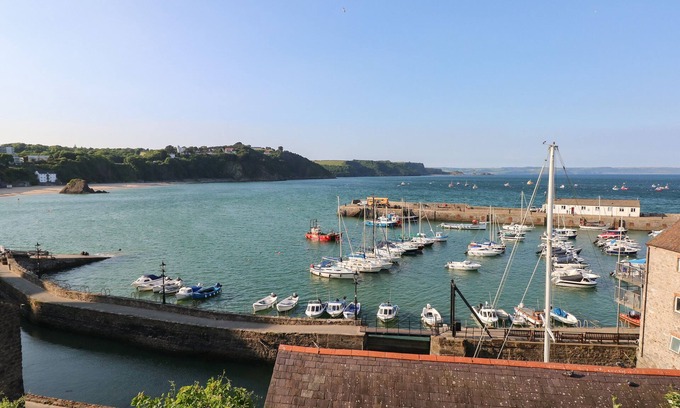 Tenby Cabaña | Stones Throw