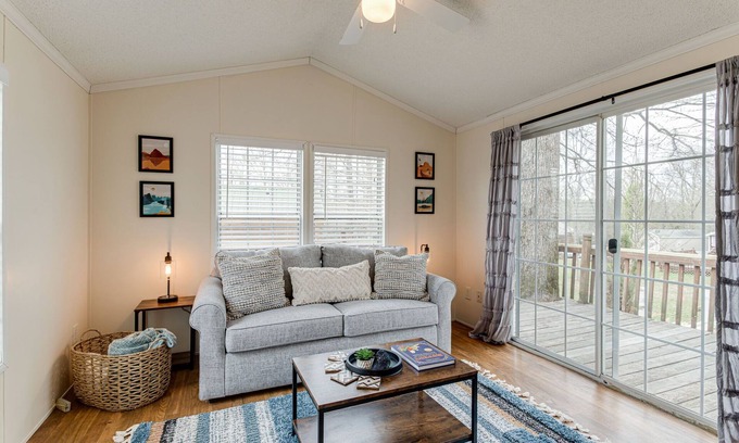 Monteagle Cabaña | Story-time Stay at Our Rupert Cottage!