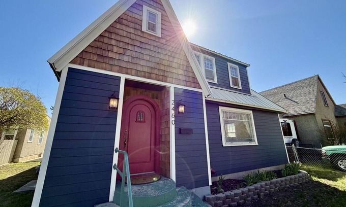 Baker City Apartamento | Storybook Nook! Adorable 2 Bdrm Downtown Home!