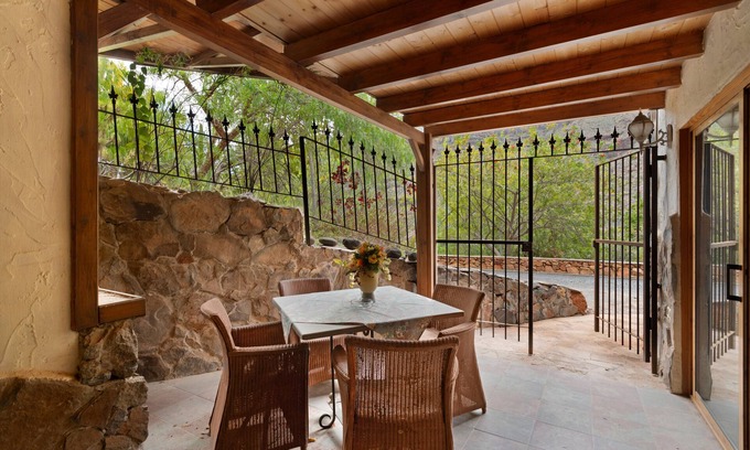 San Bartolome de Tirajana Villa | 'Studio Martin' con piscina compartida, terraza compartida y Wi-Fi