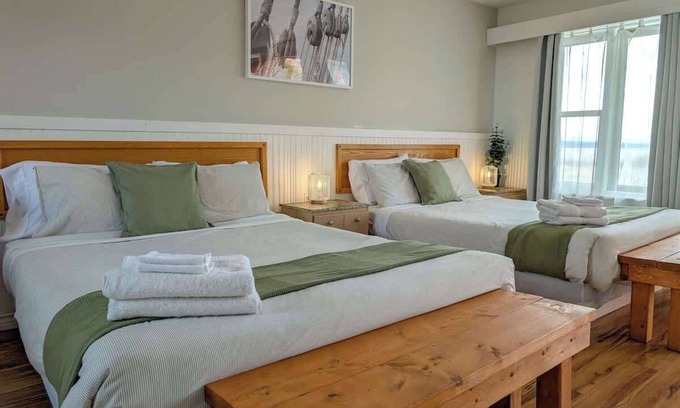 Ste Anne de Beaupre Apartamento | Studio 17 | 2 Min Waterfront | BBQ & Fireplace