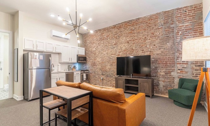 Frankfort Hotel | Studio, 1 Queen Bed at The St. Clair