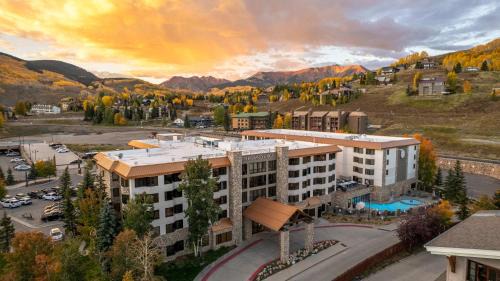 Crested Butte Casa | Studio 518 at Perfect Location with Pool and Hot Tub