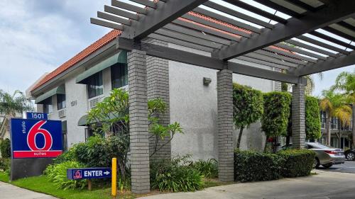 Santa Ana Hotel | Studio 6 Suites Santa Ana, CA