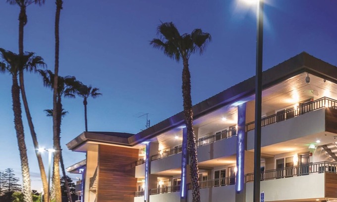 Civic Center Hotel | Studio 6 Suites – Stockton, CA – Waterfront