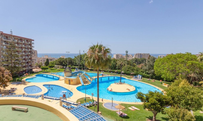 Benalmadena Costa Apartamento | Apartamento estudio 'Estudio Ed Jupiter Benalmadena' con vistas al mar, Wi-Fi y piscina compartida