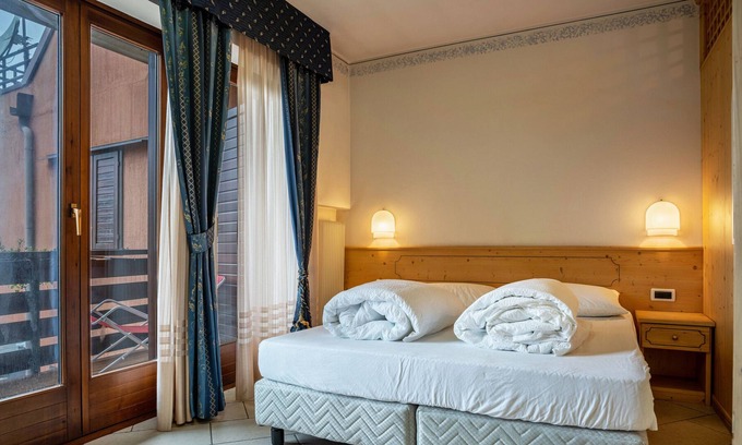 Ponte Arche Apartamento | Studio Apartment 'Monolocale Turiterme' with Mountain View and Balcony