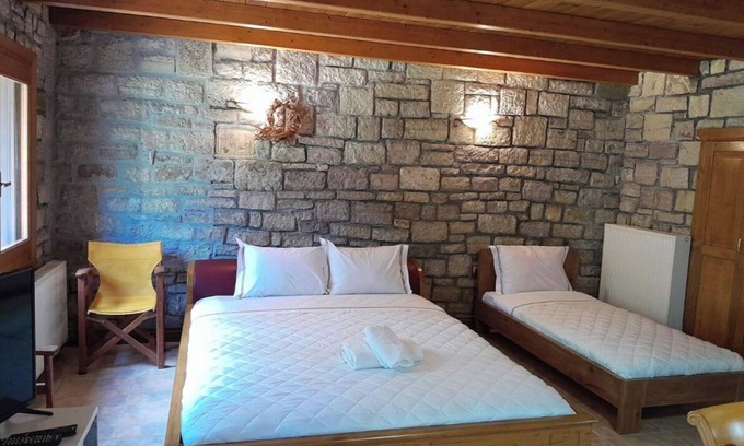 Vatsounia Apartamento | Apartamento estudio "Tsarouxi Village 2" con vistas a la montaña, terraza privada y Wi-Fi