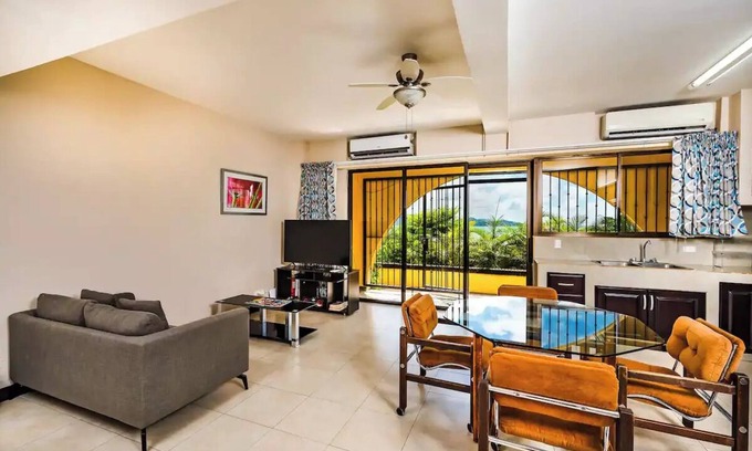 Playa Flamingo Alquiler De RV | Studio Apt. 5-mins Walk from Flamingo Beach! ★★★★★