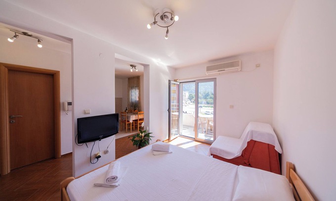 Maini Apartamento | Studio Apt for 3 w/ Balcony – Walking Distance to Beach No. 3