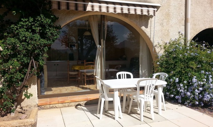 Lumio Apartamento | Studio au Calme vue sur la Baie de Calvi, Dans une Ancienne Oliveraie