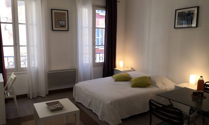 Secteur 2 Apartamento | Studio below