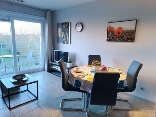 De Haan Apartamento | Studio Bowie with shared pool by Interhome