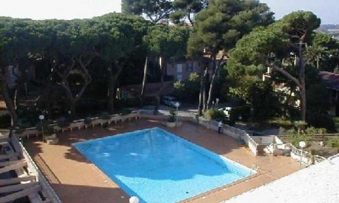 Toulon - Hyeres Apartamento | Studio Cabine à Hyères : piscine, proche port, plages et aéroport, parking inclus - FR-1-335-171