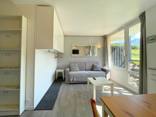 Les Menuires Apartamento | Studio cabine rénové avec cuisine équipée aux Menuires - FR-1-452-2