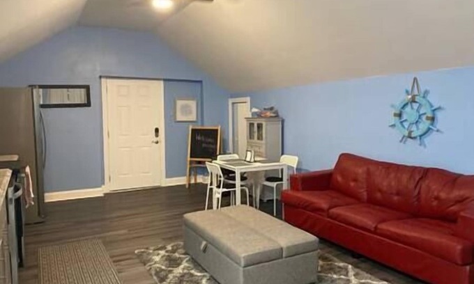 East Ocean View Apartamento | Studio couple a few blocks from the beach!