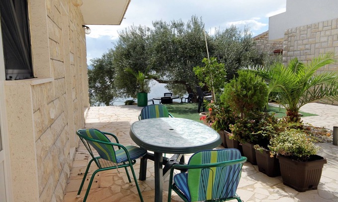 Gdinj Apartamento | Apartamento-estudio en la playa Bahía Jedra, Hvar (AS-2583-a)