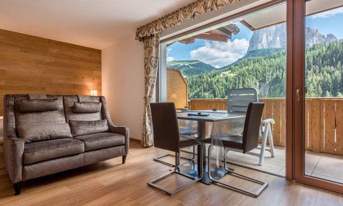 Santa Cristina Val Gardena Apartamento | Estudio 'Garni Hotel Gardena Apartment Dolomites 3' con vistas a la montaña, jardín y Wi-Fi