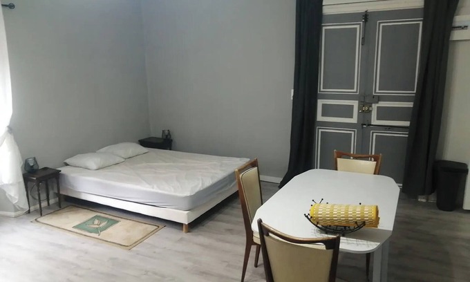 Bourg-Argental Apartamento | Estudio 'Gradina Bulgarana' con jardín compartido y Wi-Fi