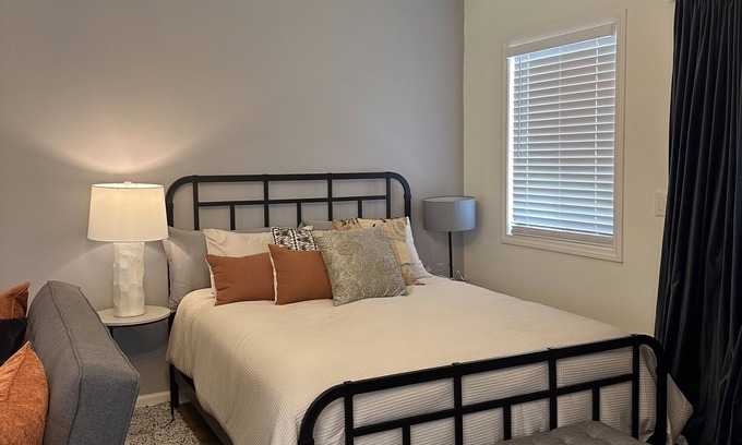 Van Nuys Apartamento | Studio Guesthouse! Super Clean with Parking