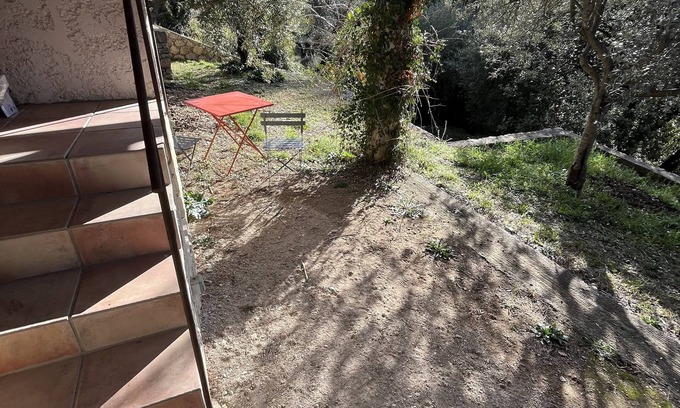 Claviers Apartamento | Studio Indépendant au Cœur Dune Oliveraie. Situé au Pied du Village de Claviers