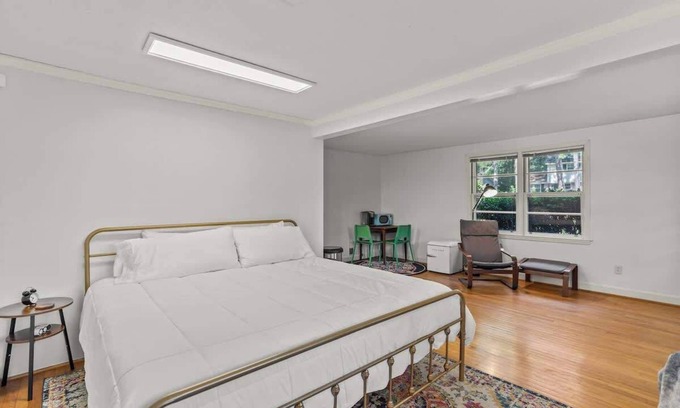 Forest Acres Casa | Studio, King, Fast Wi-Fi, Ring Camera, Smart TV