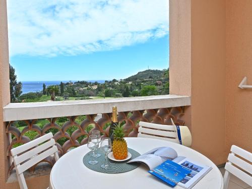 Cap Esterel Apartamento | Studio Le Village - C2 105 by Interhome