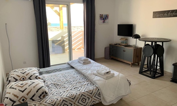 Bravone Apartamento | Studio les Pieds Dans L'eau vue sur mer