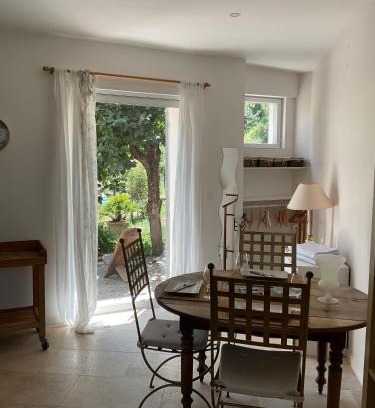 Villeneuve-les-Avignon Apartamento | Studio lumineux