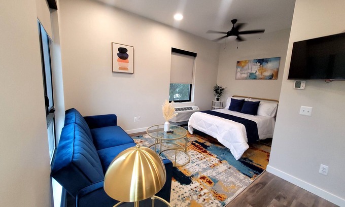 Detroit Apartamento | Studio Monthly & Daily Rental For Traveling Professionals,Corporate & Student's