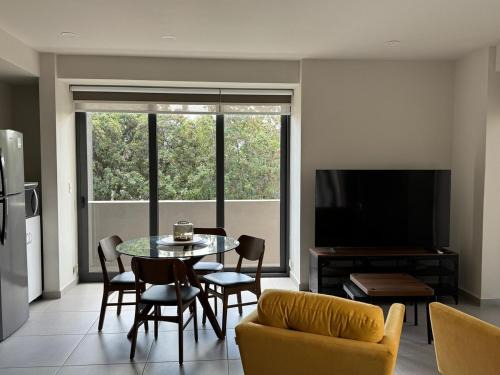 León Apartamento | Studio Near Poliforum and Downtown