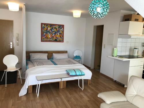Ochsenfurt Apartamento | Studio Ochsenfurt mit sonnigem Balkon