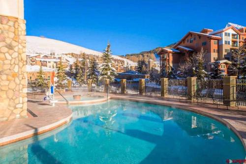 Crested Butte Casa | Studio Perfect Location 318 with Pool and Hot Tub