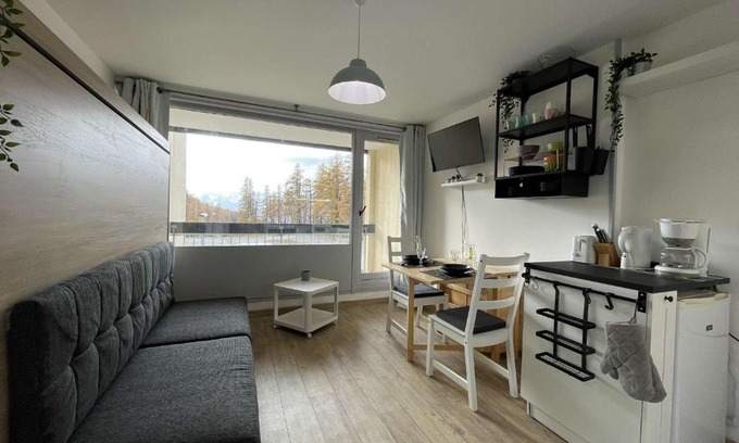 Montgenevre Apartamento | Studio rénové au pied des pistes, balcon ouest, 4 couchages à Montgenèvre - FR-1-330D-129