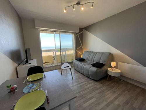 Saint-Jean-de-Monts Apartamento | Studio rénové, 2 couchages, mer, commerces, 6e étage, TV, balcon, animaux admis - FR-1-224C-138