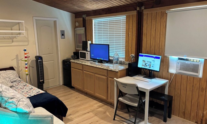 Modesto Apartamento | Studio Room with Full Bath
