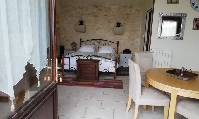 Saint-Meard-de-Gurcon Apartamento | Studio/Saint-Meard vineyards/DbedPetsOk/Wifi